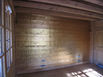 gilding-on-a-wooden-wall